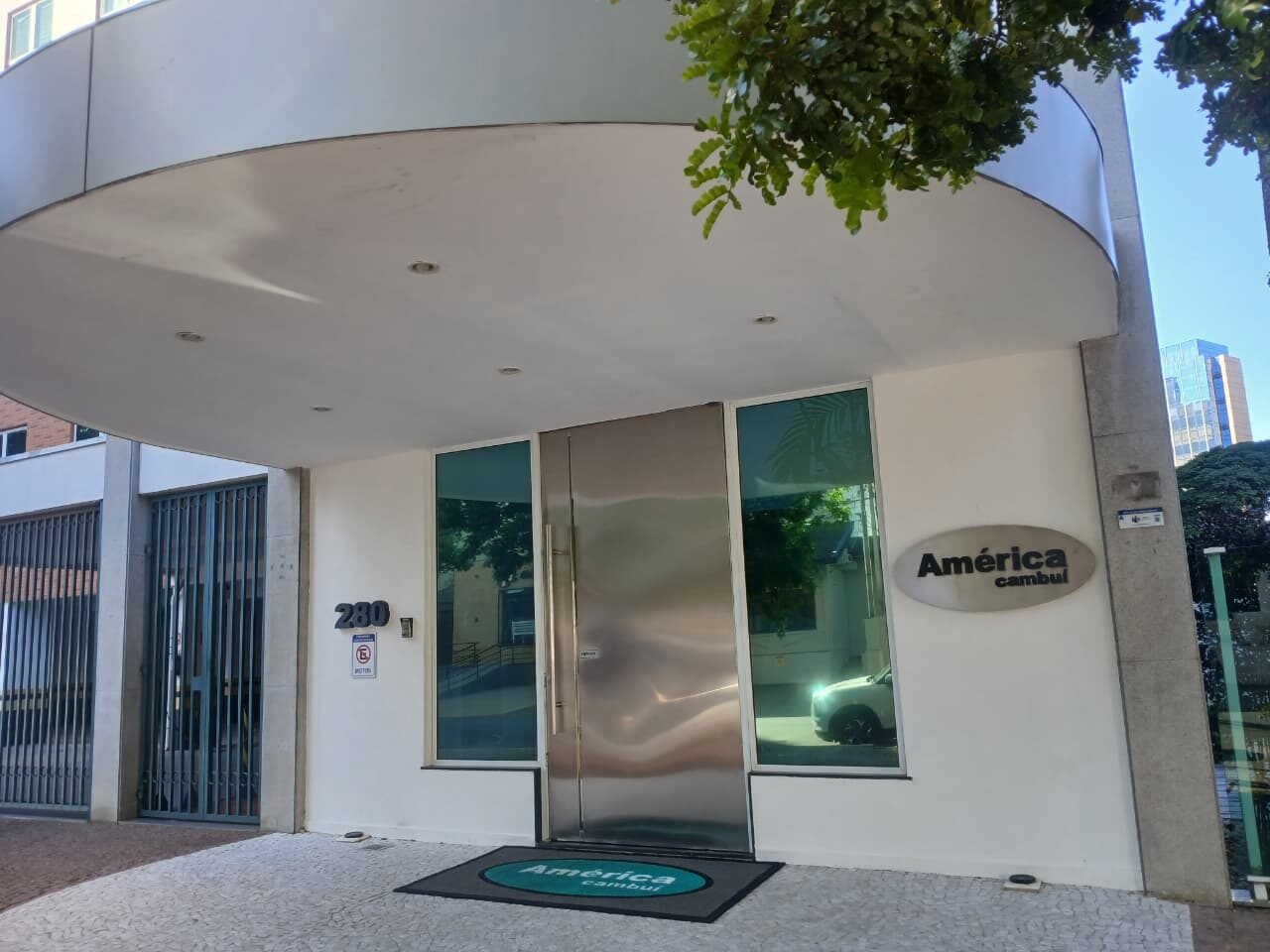 Entrada do edifício América Cambuí, na Rua Antonio Lapa, 280, em Campinas