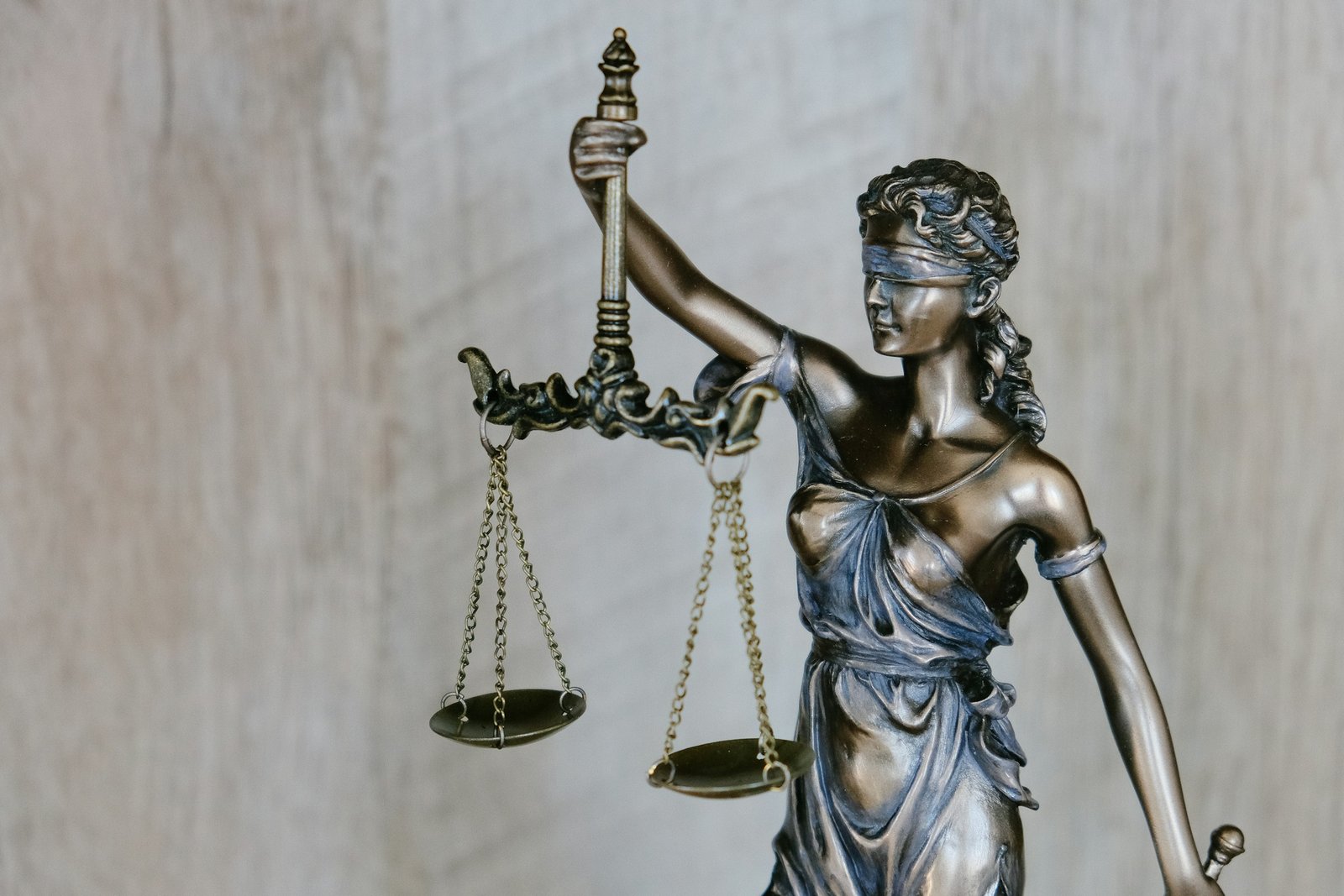 Estátua da justiça, símbolo das defesas previstas em lei